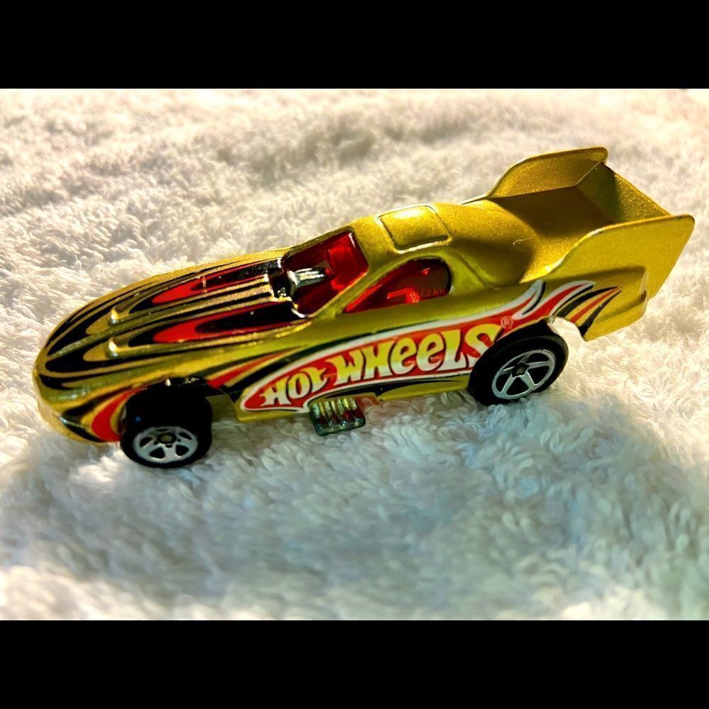 Mattel VGT 1977 Hot Wheels Racing Car Gold Black Red Sports Flames E81.